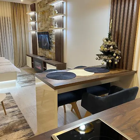 Apartman Holiday Appartamento *